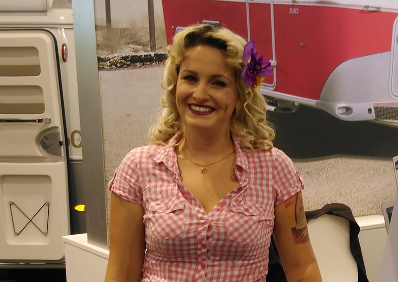 Photo prise sur le salon du Bourget, cet après midi.<br />Merci Madame pour cette gentillesse ! !