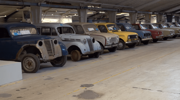 1121 Une brochette de Renault .png