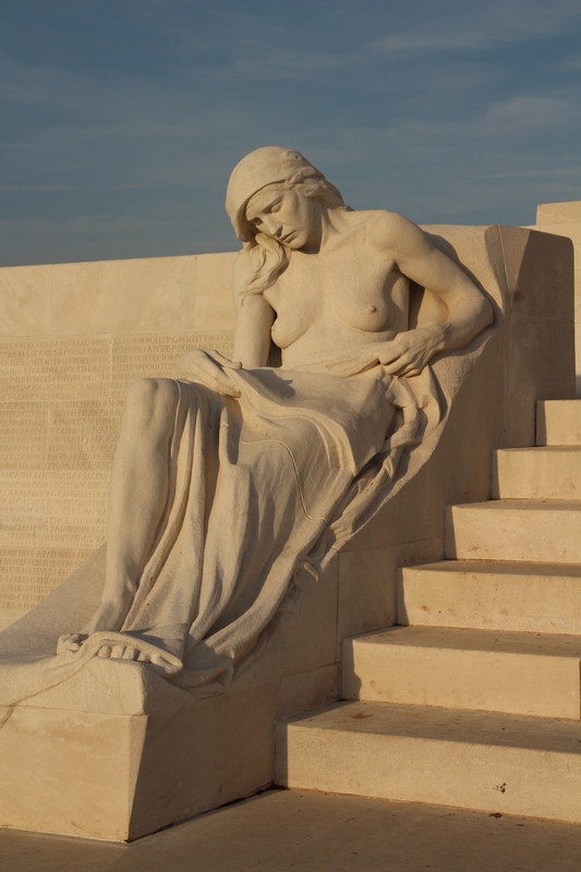 Une statue du monument.