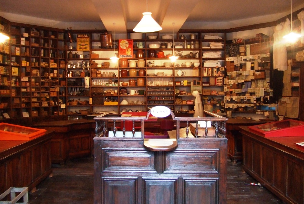 Boutique-des-Colporteurs-de-Soueix-Roaglle-intérieur1.jpg