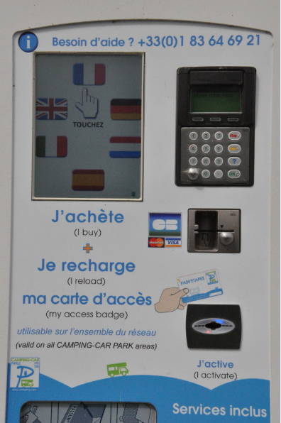 Une borne de paiement permet de recharger la carte Pass Etapes avec sa carte bancaire
