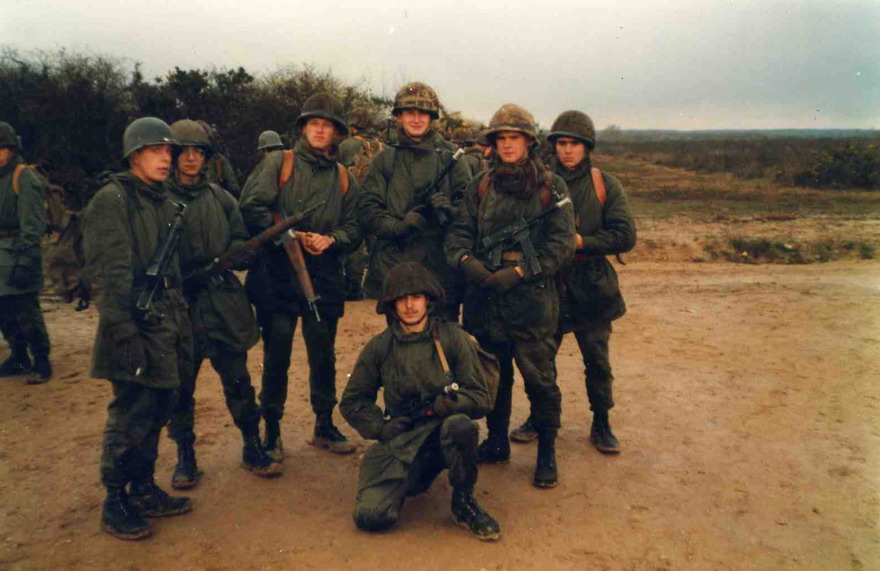 les pêchus ( trois du centre camo sur casque )068. 1jpg.jpg