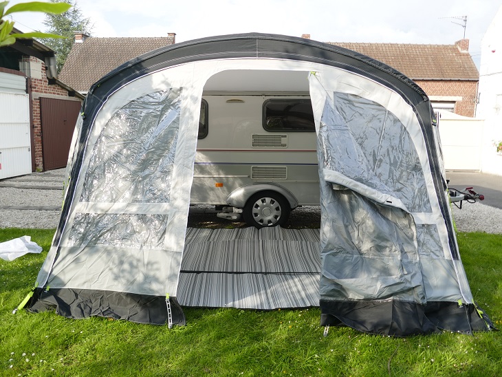 La face avant est détachable pour les grosses chaleurs