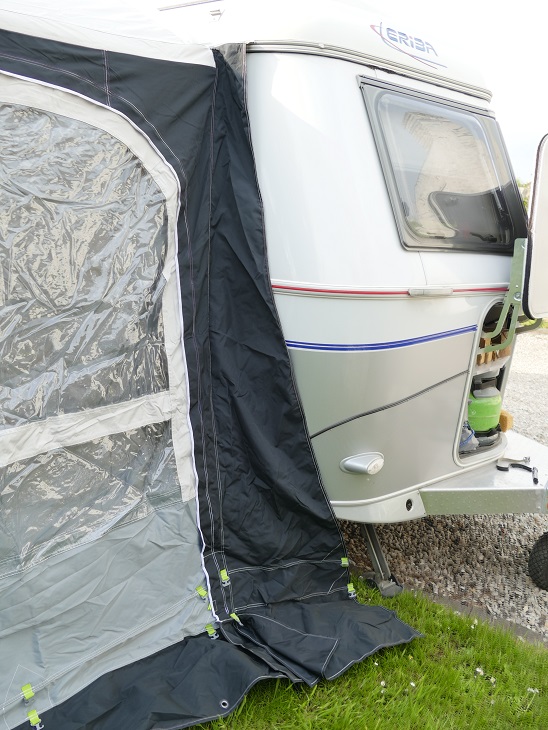 bien contre la caravane .