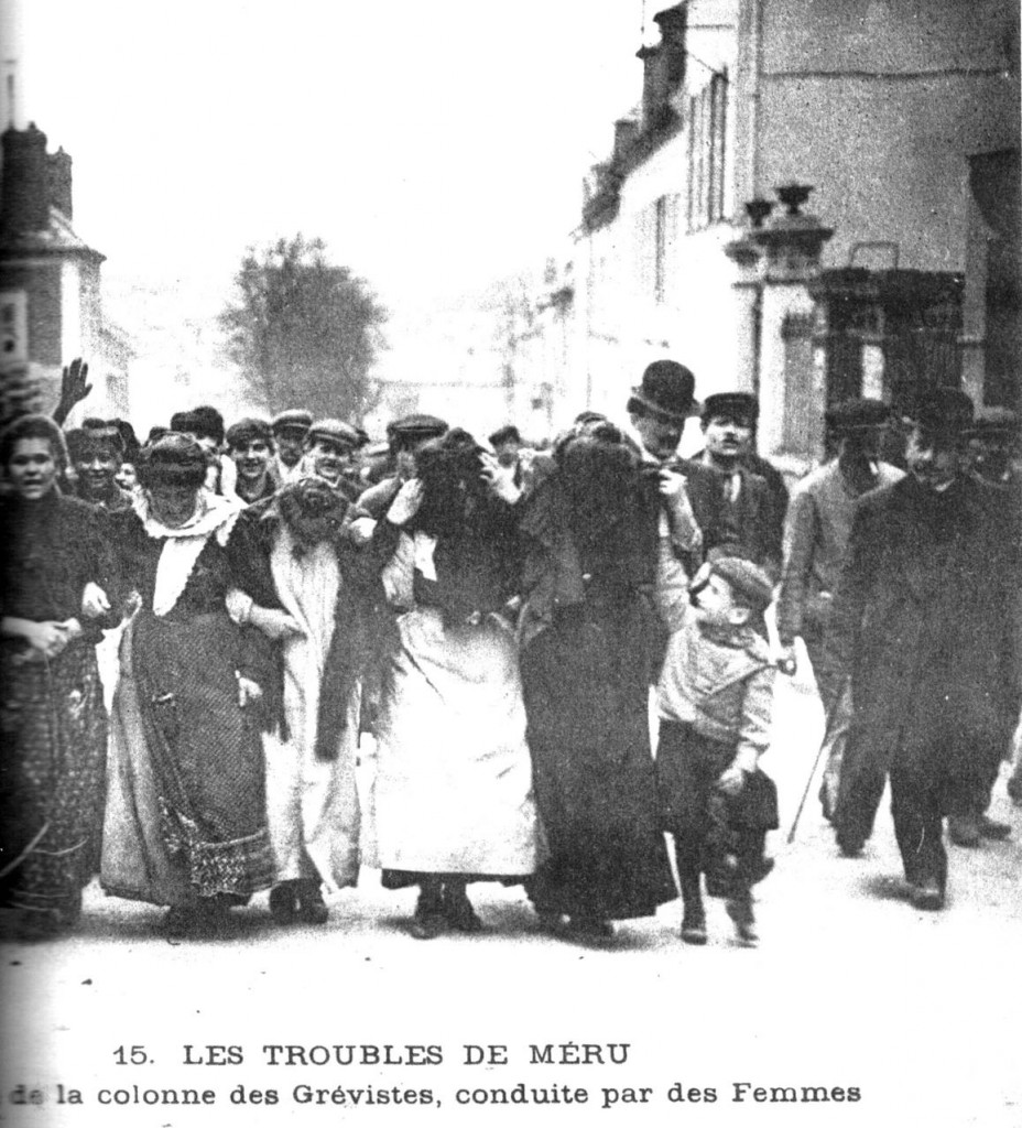 1909 greve de Meru les femmes en tete de la manifestation des grevistes(1158x1278).jpg
