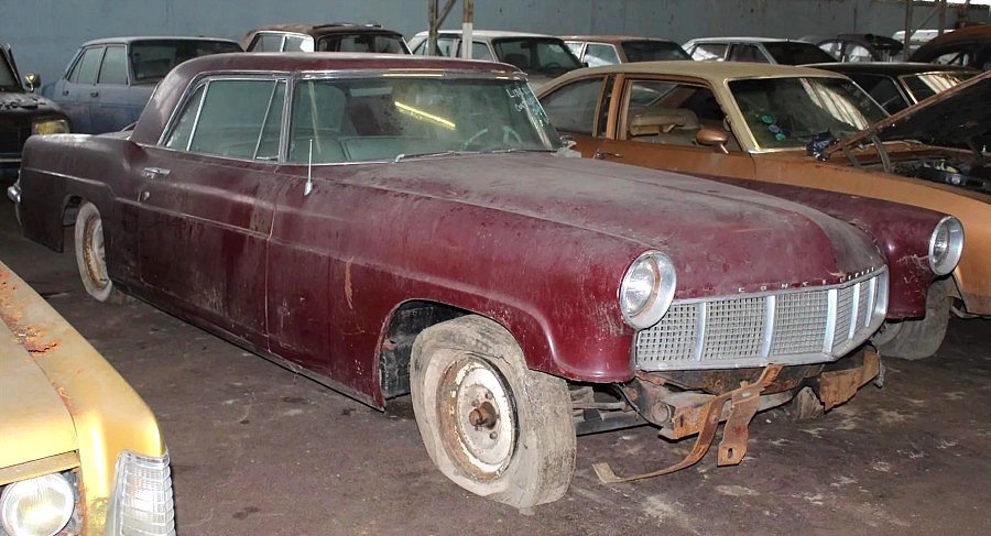 1881 La Lincoln Continental .jpg