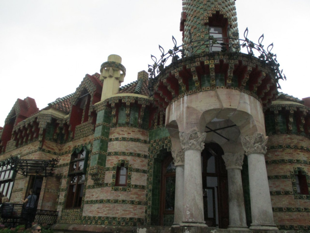 maison de gaudi a comillas
