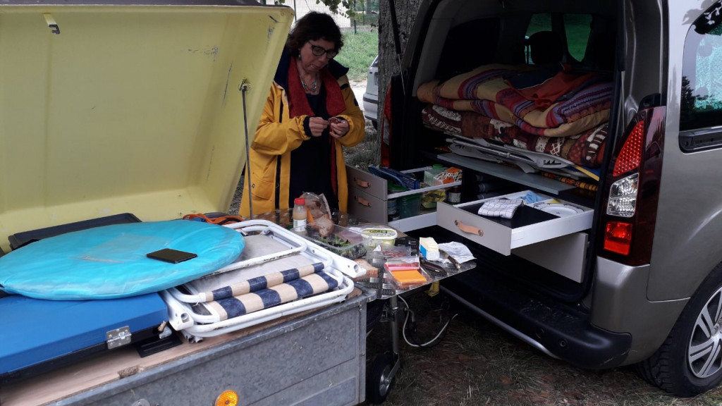 Cuisine roulante et "Berlingo camper!" fait maison