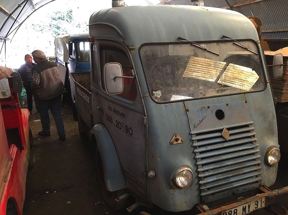 1962 Renault Galion R2245 (1965) .jpg