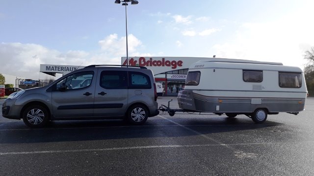 Arrêt pour un double des clefs pour Jocelyne….