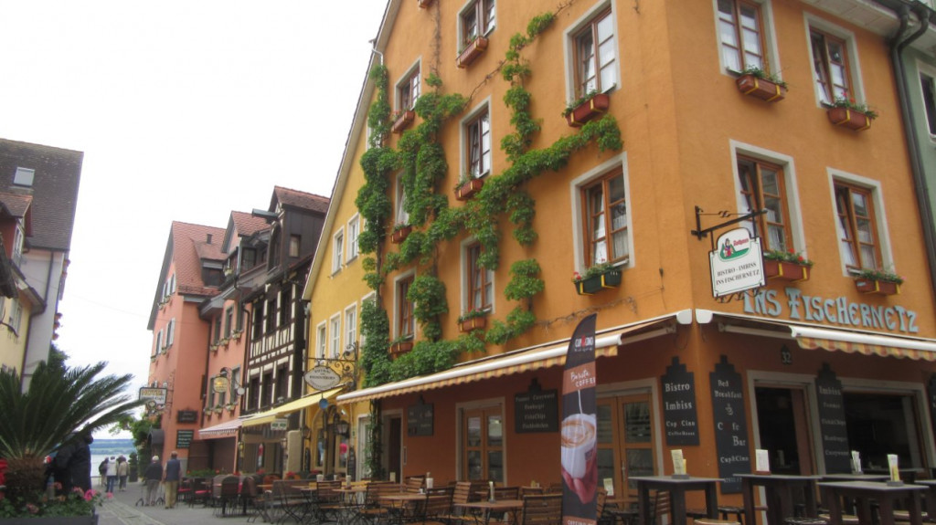 IMG_4825.JPG (191.32 Kio) Vu 11676 fois Meersburg : rue menant vers le Lac