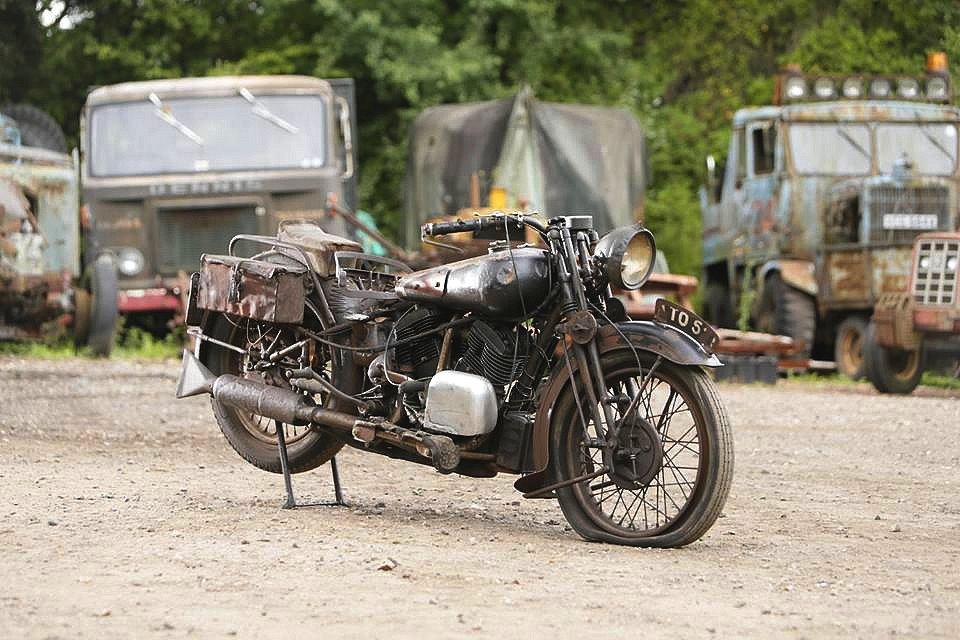 2000 une Brough Superior .jpeg