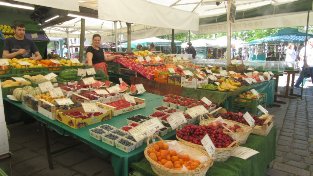 Munich : étalage de fruits au marché