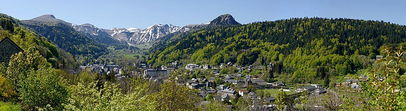 823px-La_vallée_de_Mont-Dore.jpg