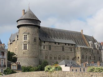 330px-Château_de_Laval_44.JPG