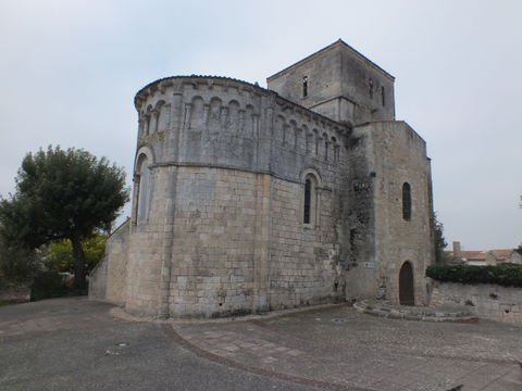 480px-17461_-_Vaux-sur-Mer_-_Eglise-1.jpg