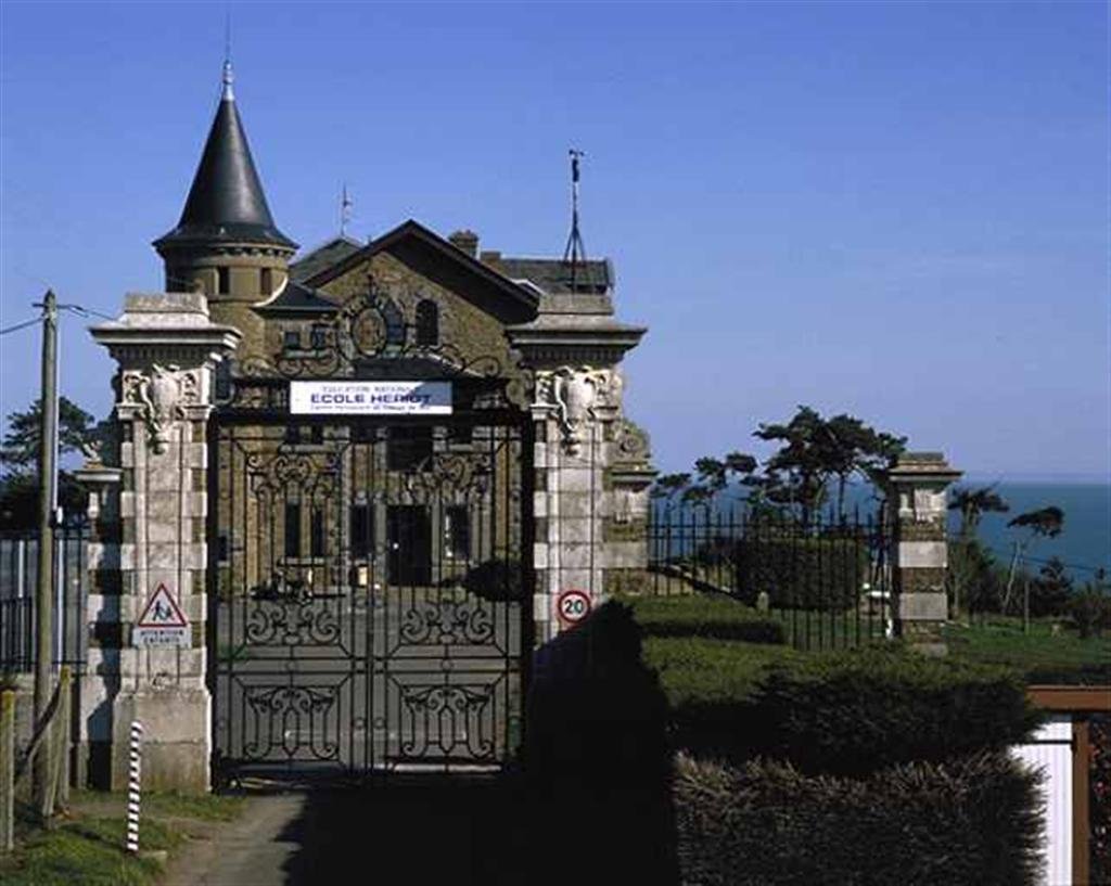 château de Barbe-Brûlée école Hériot (Large) (3).jpg