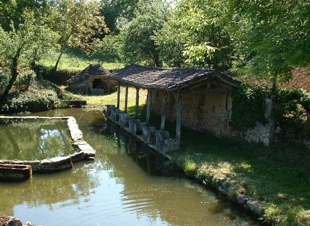 247-002-saillac-pat-lav-lavoir-bourg-post-01-624x456.jpg