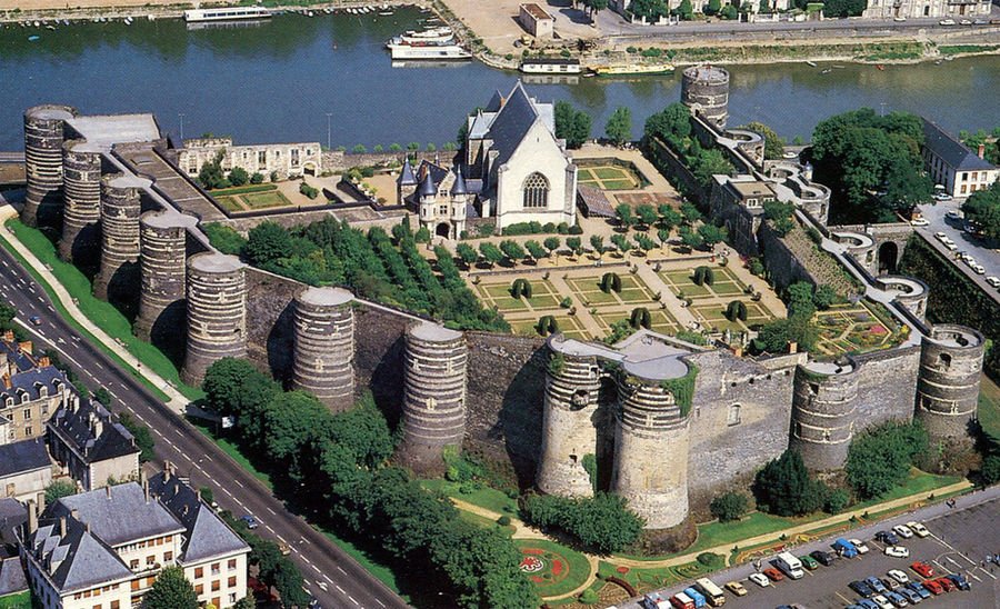 Chateau Angers.jpg