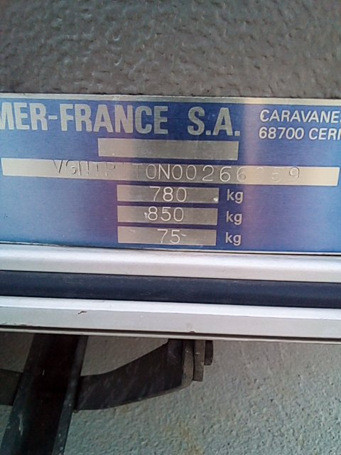 Plaque a côté de la porte