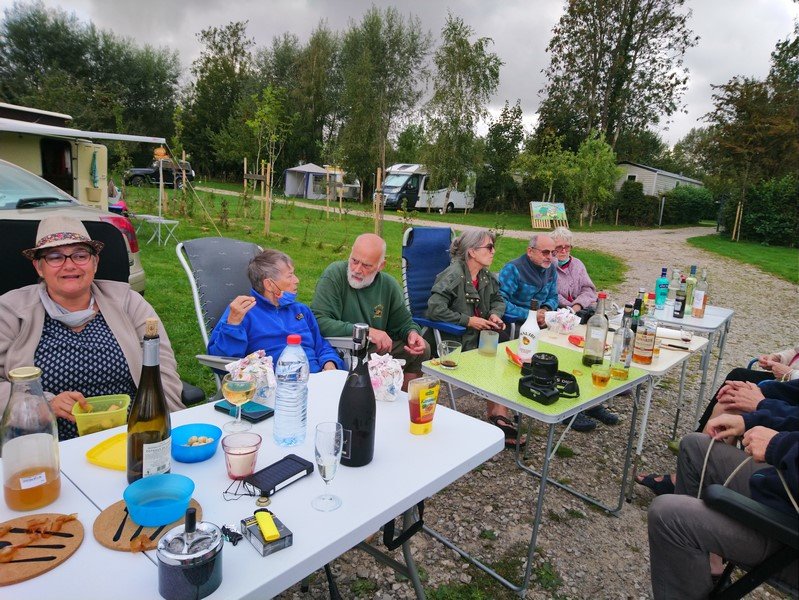 premier apéro, on ne savait pas encore s'organiser. plus tard on fera un genre de cercle pour la covid19
