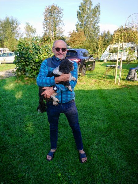 La gardienne ramène un égaré du troupeau