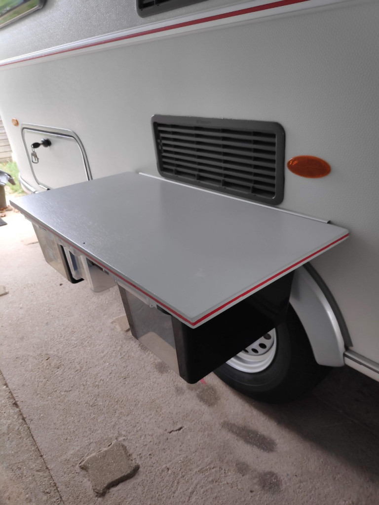 Table fermee dessus.jpg