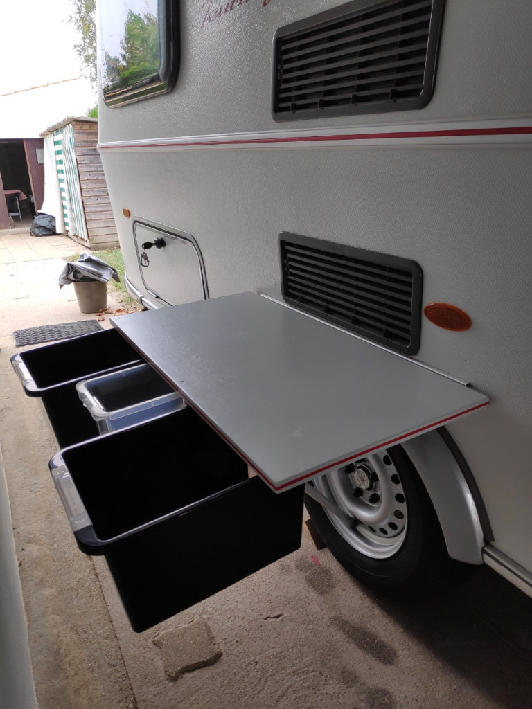 Table tiroires ouverts.jpg