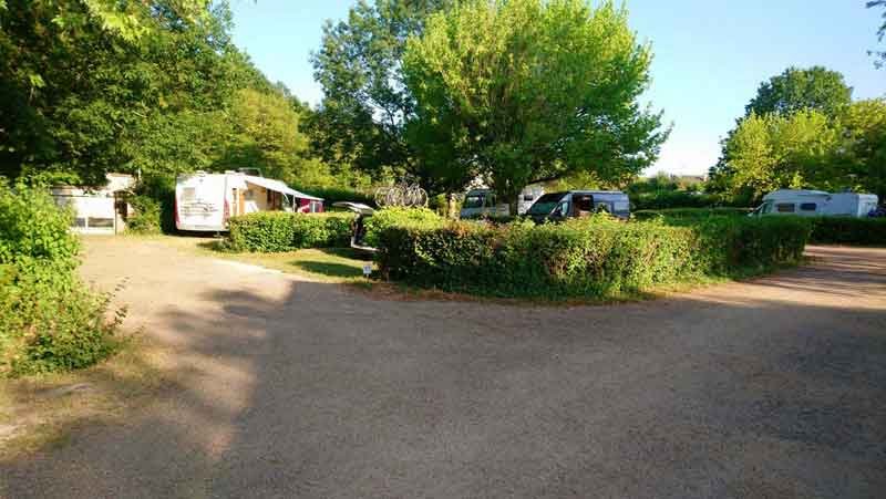 Camping-Les-Chenes-Valencay-7_Exterieur_Allee_2.jpg