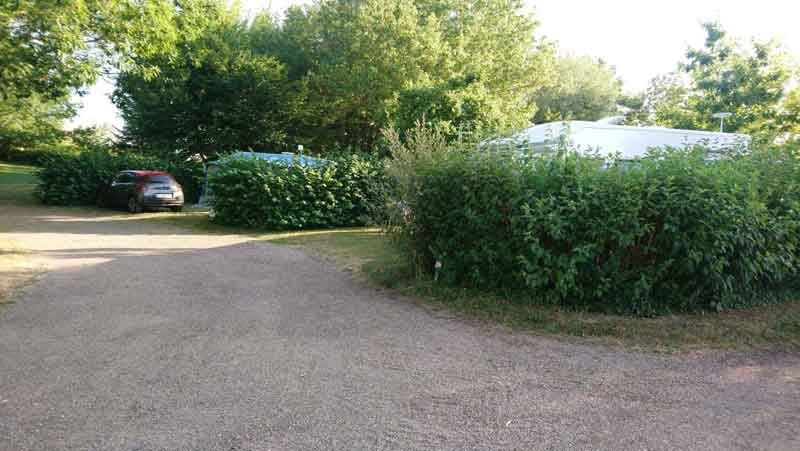 Camping-Les-Chenes-Valencay-8_Exterieur_Allee_3.jpg