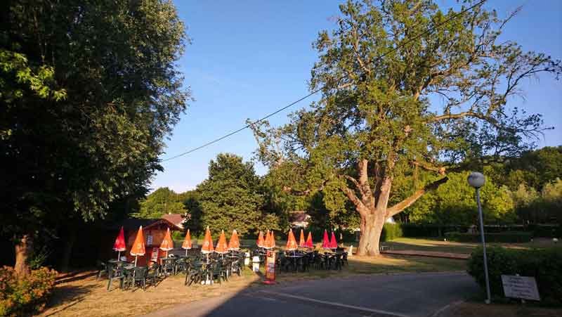 Camping-Les-Chenes-Valencay-12_Exterieur_Central.jpg