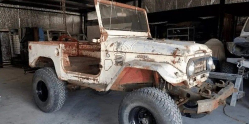 Toyota FJ40 4 × 4 de 1948.jpg