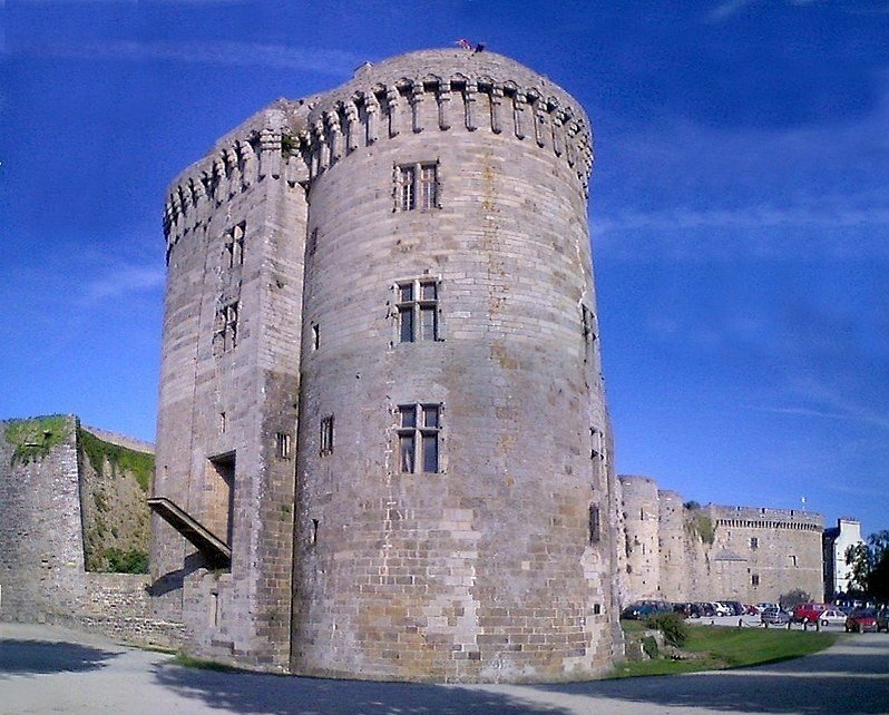 Dinan chateau.jpg