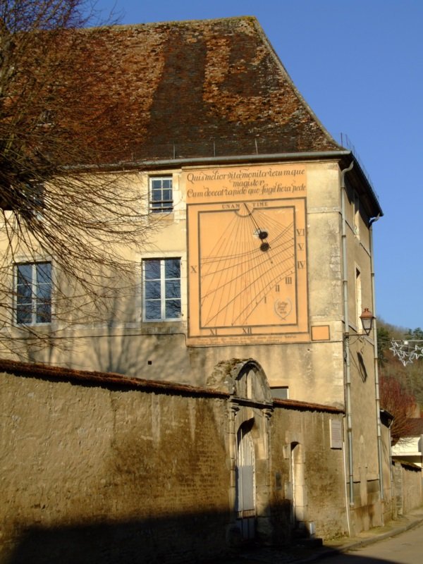 Noyers s Serein cadran.jpg