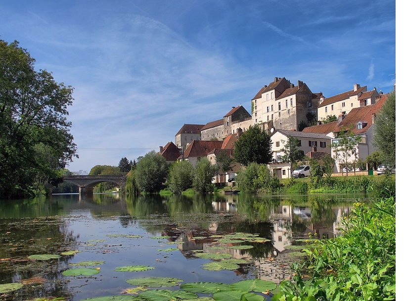 Pesmes enceinte médiévale.jpg