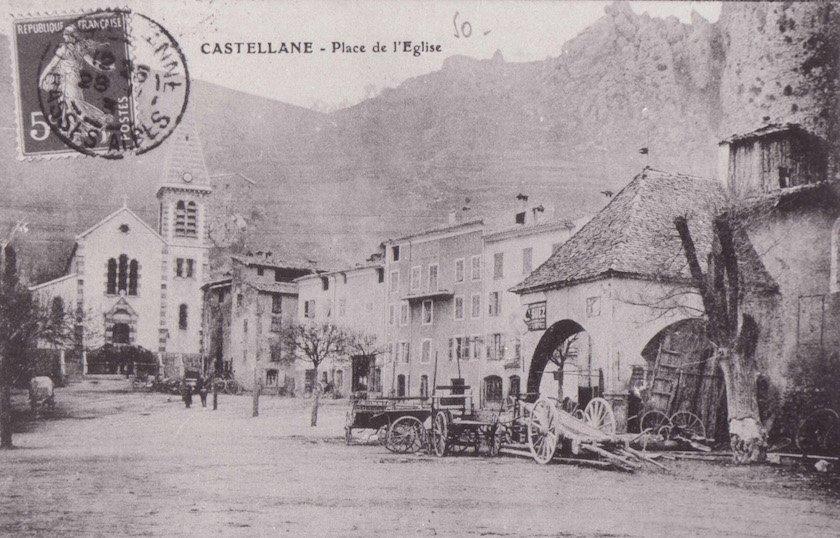 Place-eglise-avant-1905_Asso-Petra-Castellana.jpg