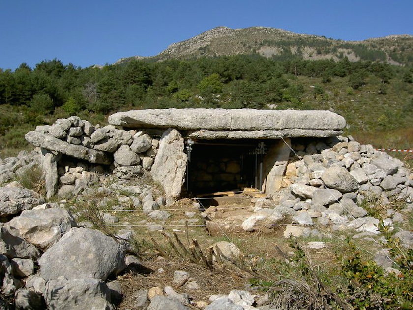 Dolmen_ADelarbre.JPG