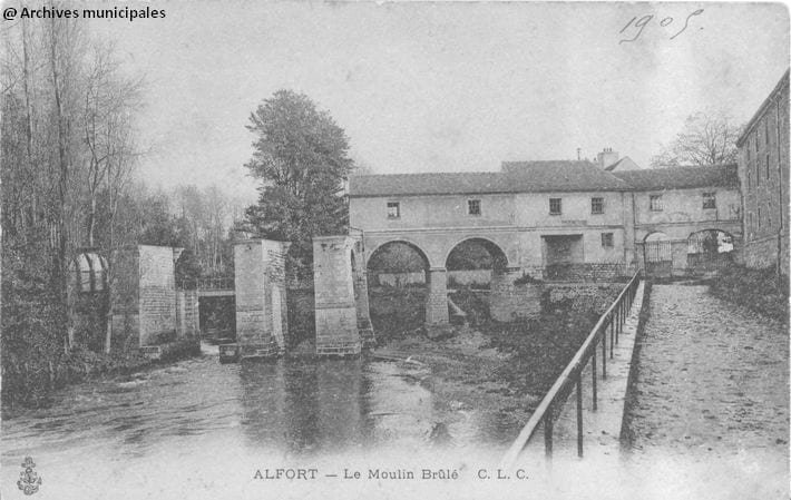 moulin_brule_1.jpg