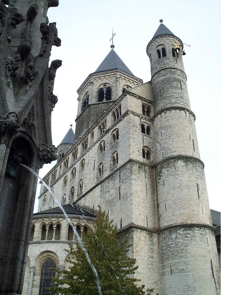 Nivelles collégiale.jpg