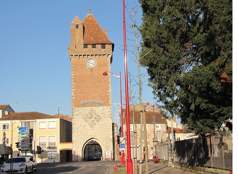 Villeneuve sur Lot porte.jpg