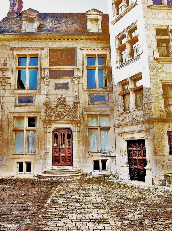 Tonnerre hotel Uzès.jpg