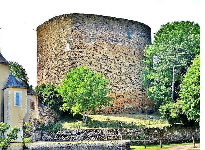 Saint_Sauveur_Donjon.jpg
