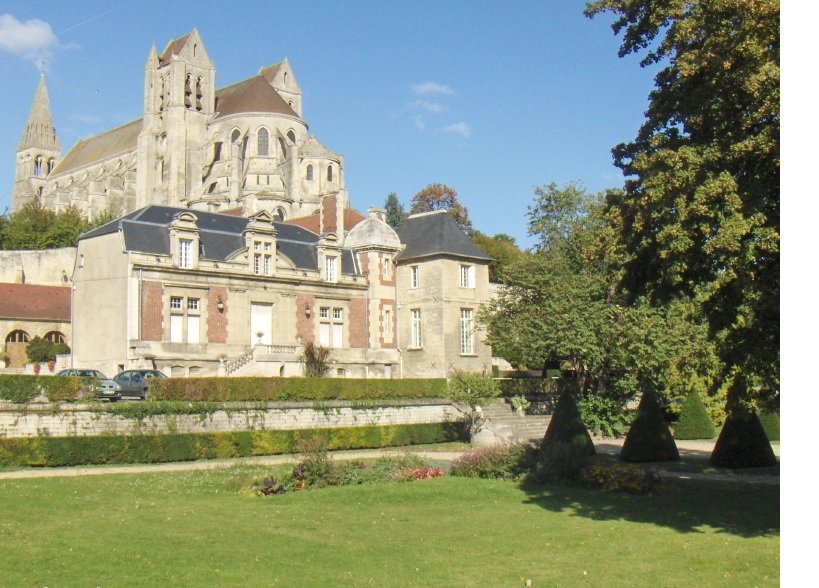St Leu mairie et abbatiale.jpg