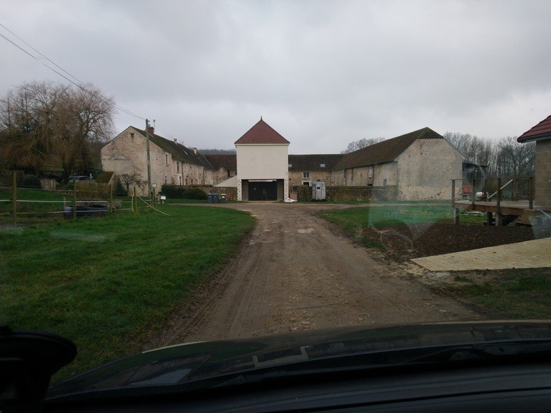 La ferme en question, c'est à l'extérieur du village de BLEMES !