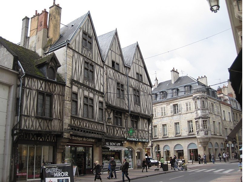Dijon maisons pans bois.jpg