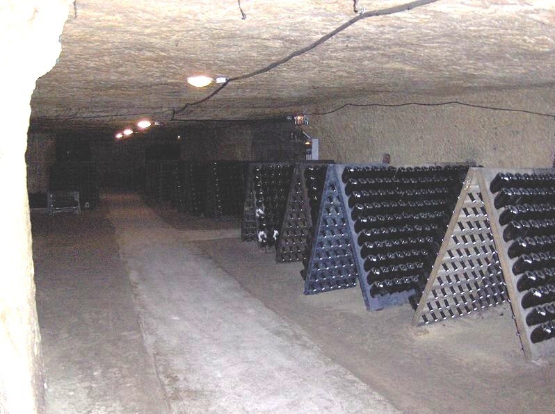 VOUVRAY cave.jpg