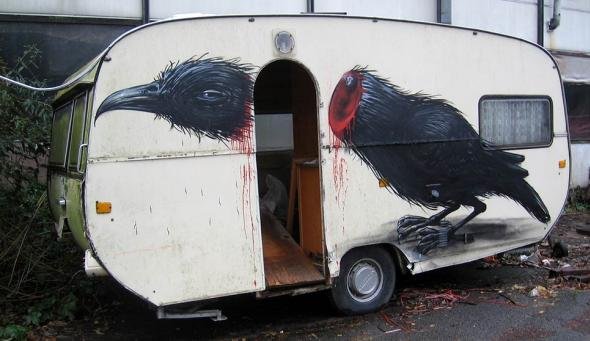 Caravane corbeau coupé.jpg