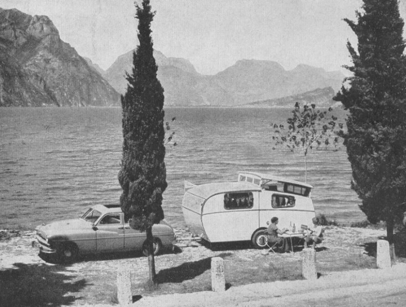 Dethleffs Globetrotter 1956 Ford Vedette2.jpg