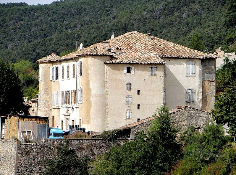 Castellane chateau.jpg