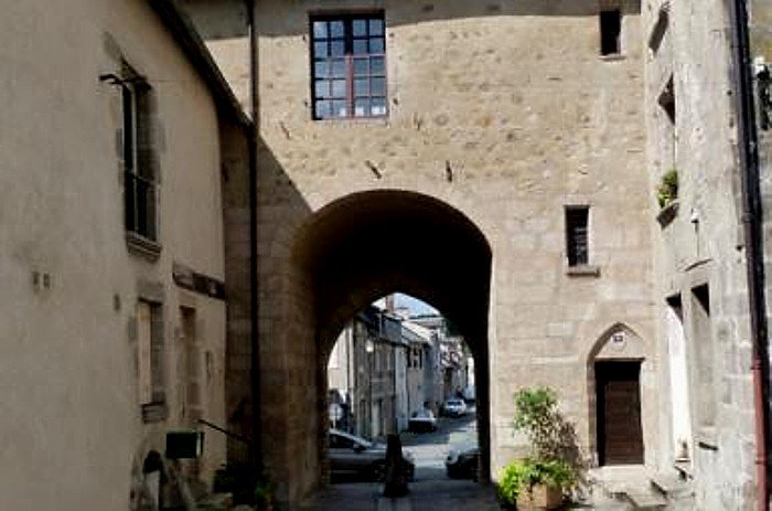 La Souterraine porte .jpg